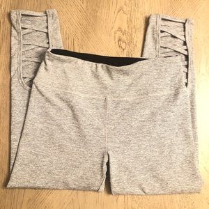 Vogo Athletica cropped leggings. Sz M